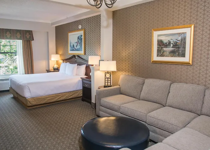 Luxury hotel only: Fort William Henry Hotel