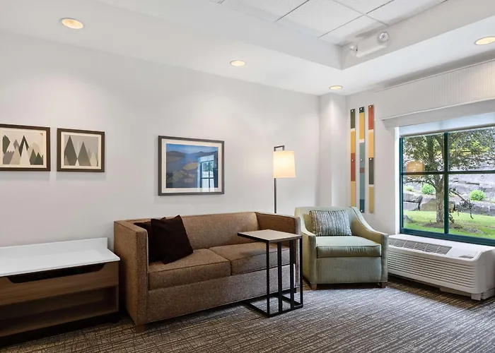 Hampton Inn & Suites