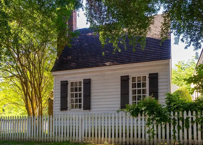 Central hotel: Colonial Houses, An Official Colonial Williamsburg Hotel