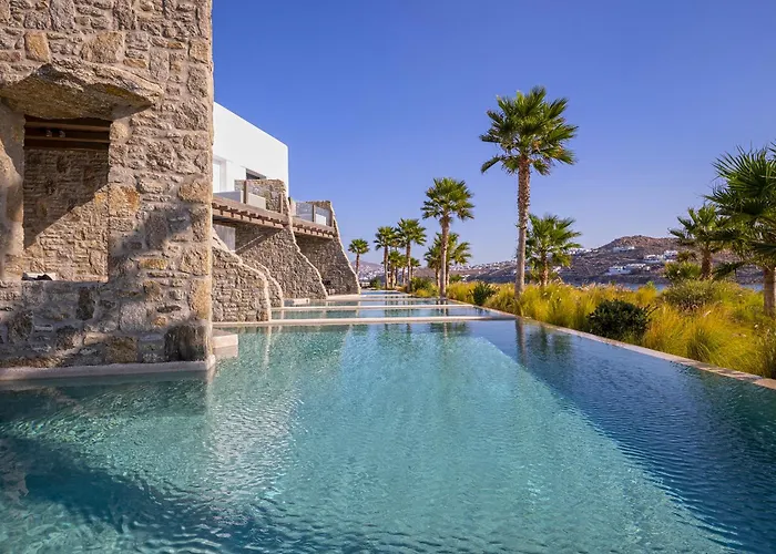 Central hotel: Aeonic Suites And Spa