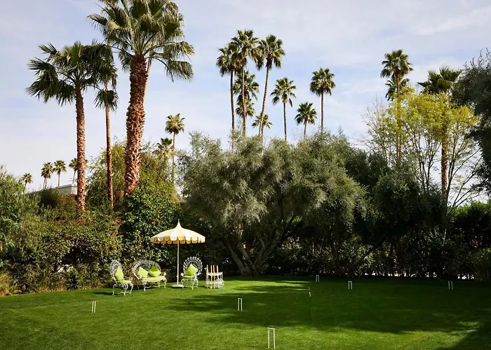 Hotel with pool: Parker Palm Springs