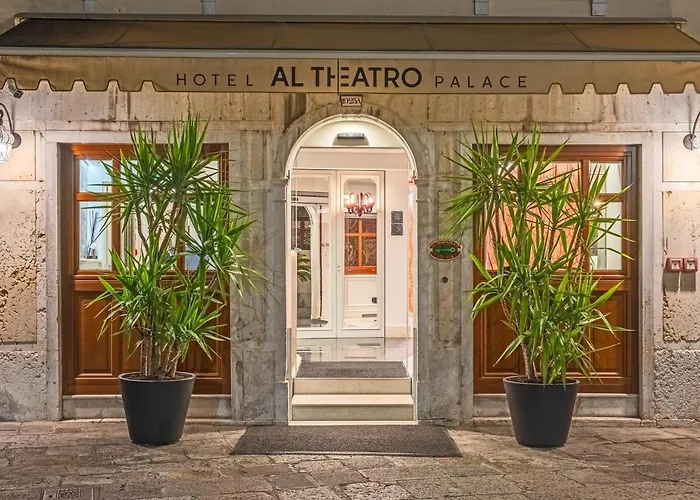 Al Theatro Palace
