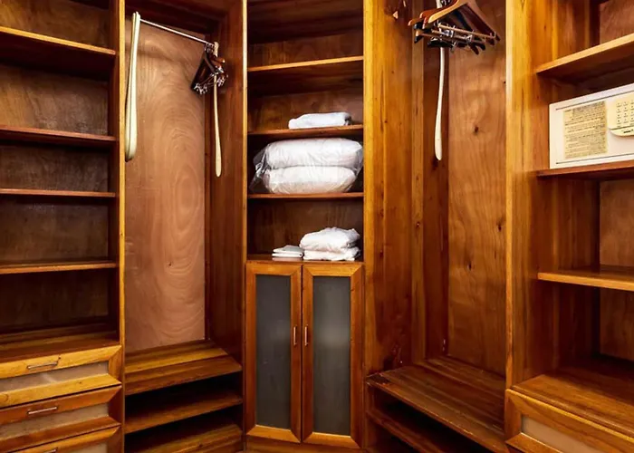 Pet Friendly hotel: Gaia Collection Hotels Manuel Antonio