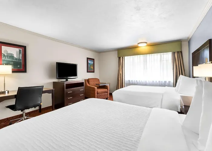 Best Western Plus Parkway Inn