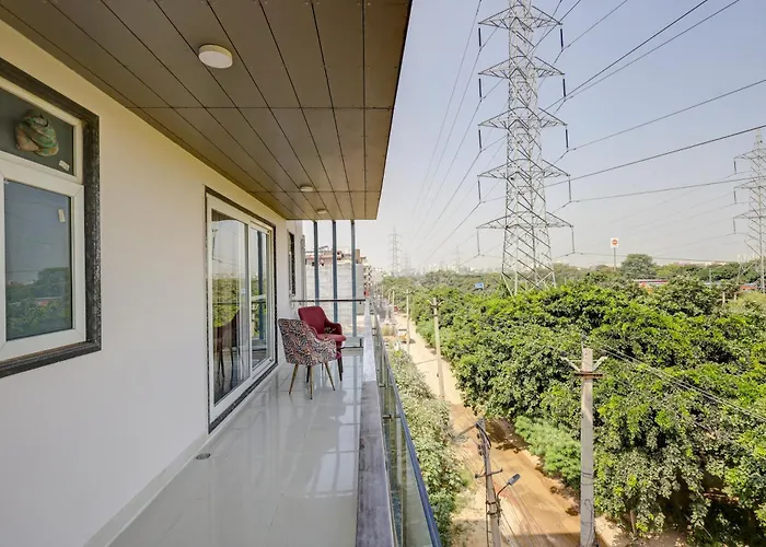 Cheap hotel: Limewood Stay Oasis - Golf Course Road