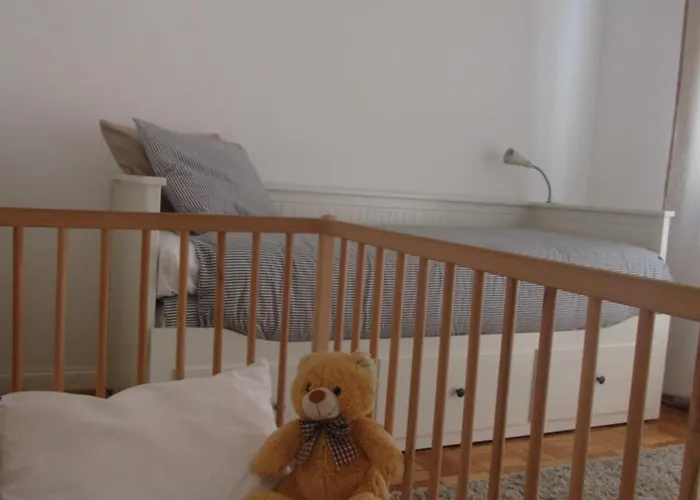 Alojamento com o café da manhã Apenas: 100 Contos