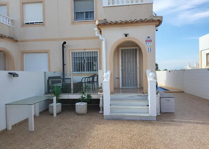Vakantieverhuur: Vao Holiday Rentals-Villa With Pool On New Sierra Golf