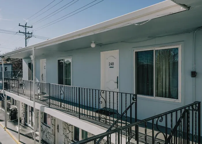 Motel: La Hacienda Motel