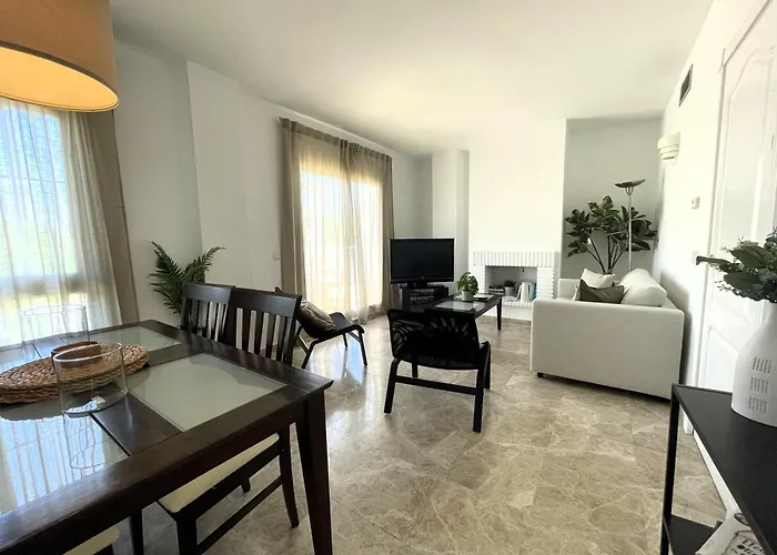 Hotel cerca del colegio: Apartamentos y casas SERINAMAR- Banús, Marbella