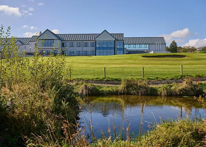 Pet Friendly hotel: Comis Hotel & Golf Resort