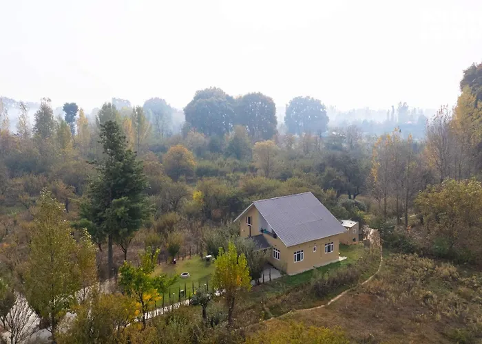 Bungalow rentals Dewan Bagh With Heater At Srinagar By Stayvista