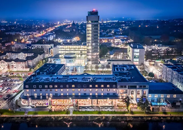 Luxury hotel only: The Kingsley Hotel