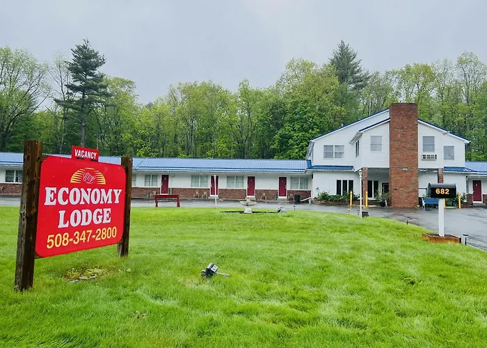 Motel: Economy Lodge 682 Main St Sturbridge