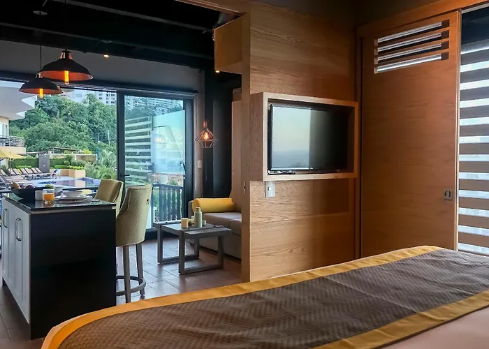 4 star hotel: Pinnacle Resorts 179 - Adults Only