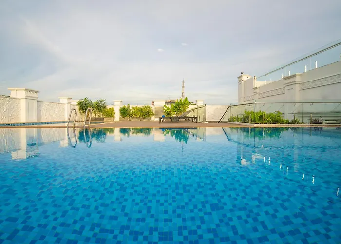 Hotel with pool: T-Ritz Saigon Hotel & Apartment
