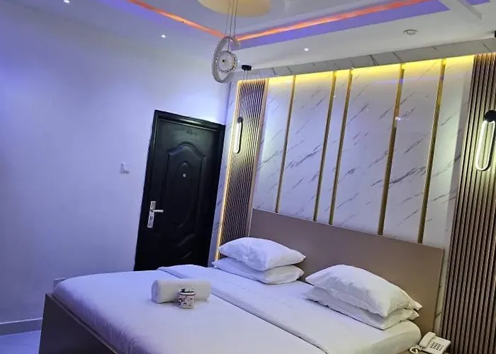 Airport Hotel: Vhs Vinchee Suites