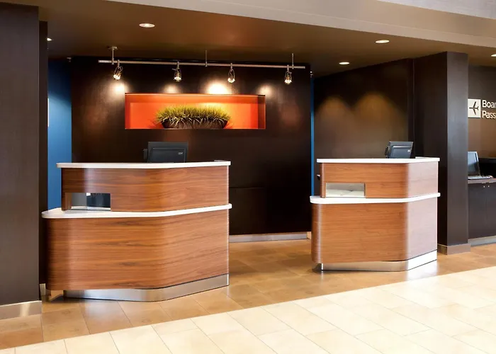 Courtyard By Marriott Oakland Airport