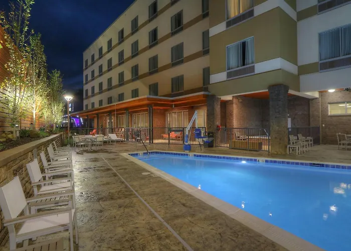 Hotel with Tennis: Fairfield Inn & Suites By Marriott Gatlinburg Downtown