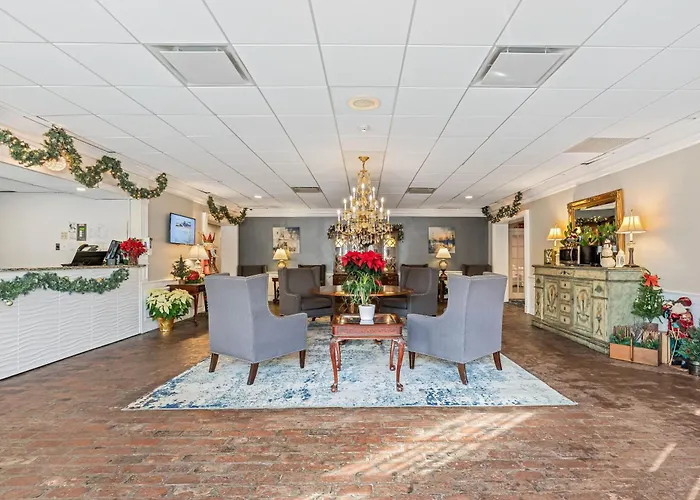 Luxury hotel only: John Carver Inn & Spa