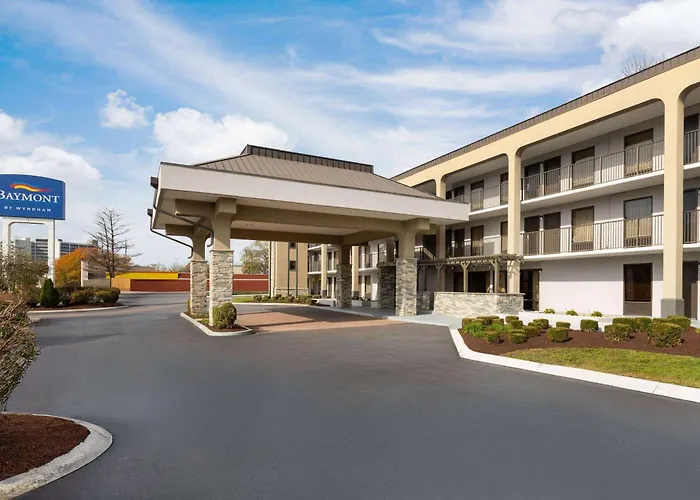 Hotels with pool Baymont By Wyndham Nashville Airport
