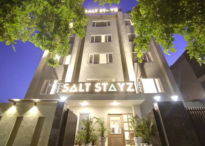 Hotel with view: Saltstayz Select - Golf Course Road & Sector 27