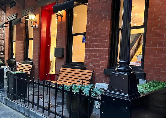 Hotel near College: 414 Hotel