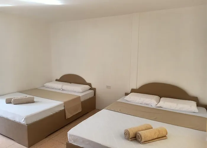 Cheap hotel: Alona Guest House
