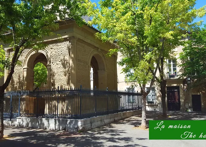 B&B: Chambre De Charme Au Coeur Du Vieux Valence -Confort & Calme