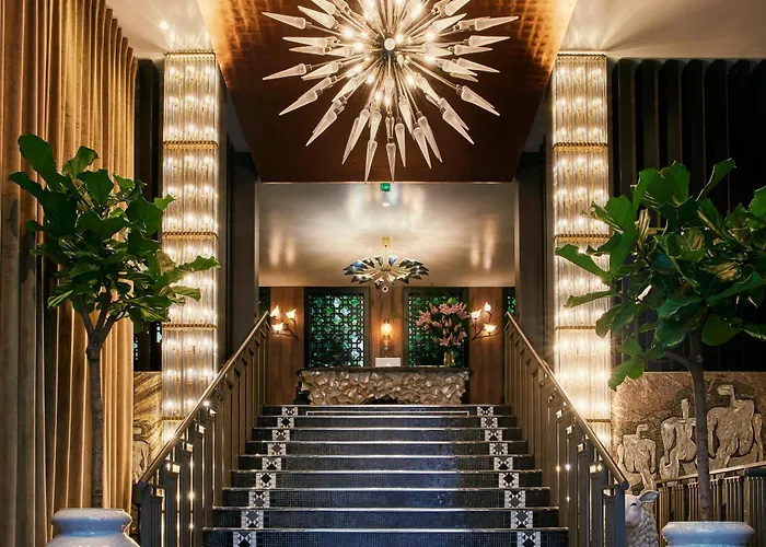 Resort: The One Alma Paris