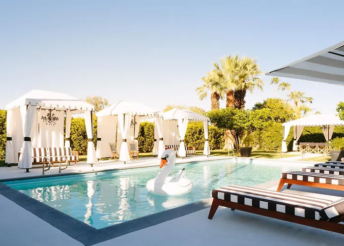 El Cid By Avantstay Mid-Century Charm With Poolside Cabanas