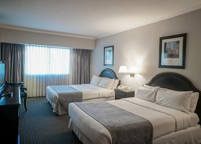 Plaza Real Suites