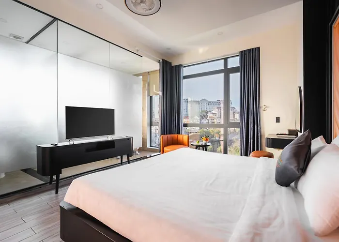 Hotel with view: Greenview City Hotel