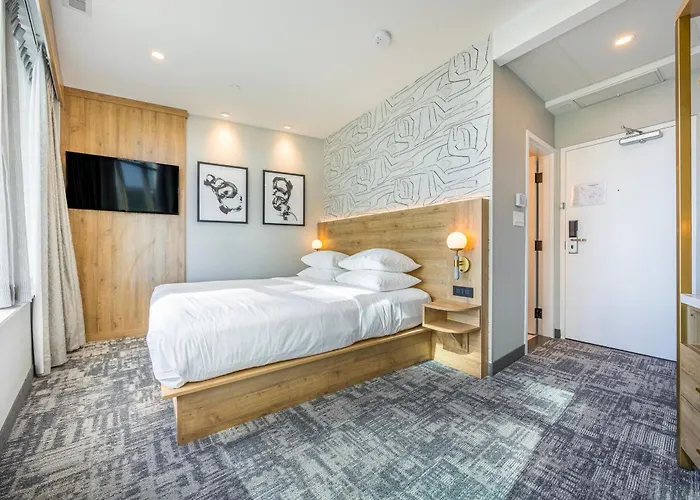 5 star hotels Tower At Fallsview