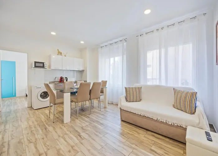 Hotel cerca del colegio: Apartamentos Benidorm Chorrol