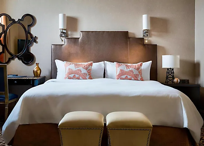 Hotels With Four Stars Icon, Autograph Collection