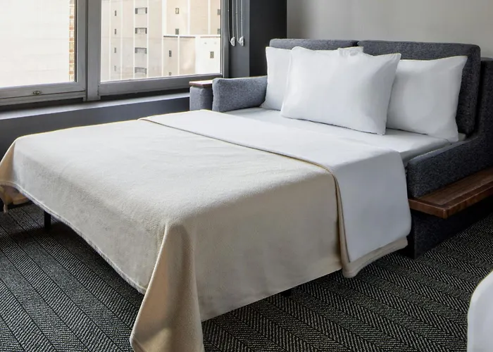 Courtyard By Marriott Downtown/River North