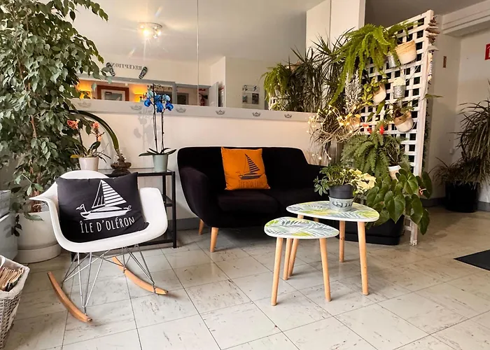 Hotel pres du College: hôtel l'échappée oléron