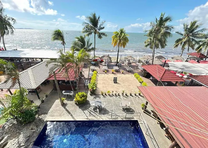 The Hostels Smugglers Cove Beach Resort &