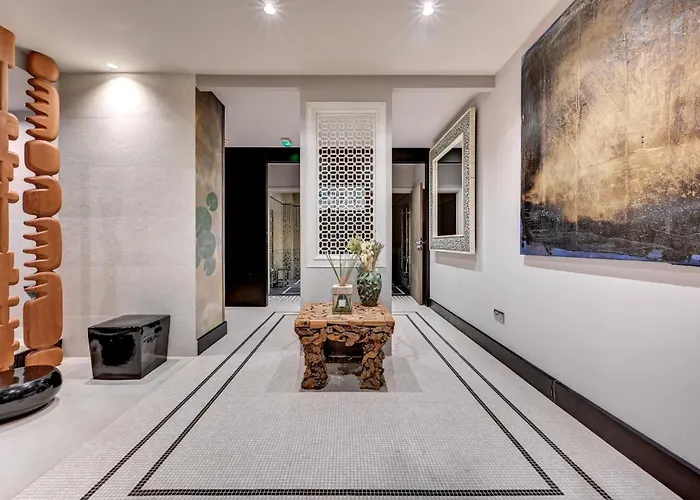 Resort: The One Alma Paris