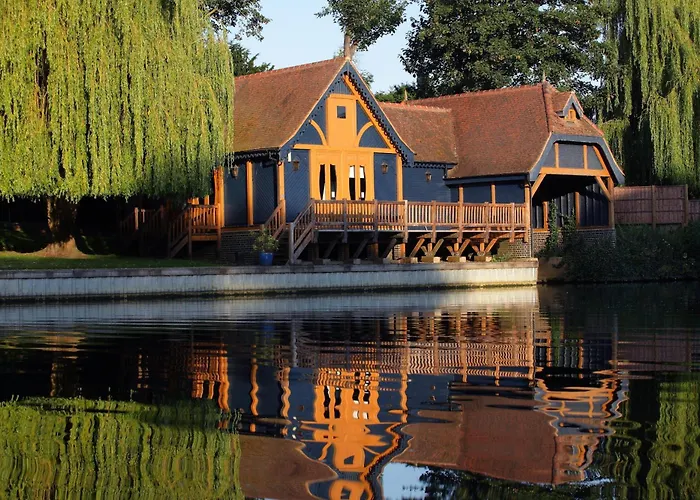 Golf hotels Oakley Court