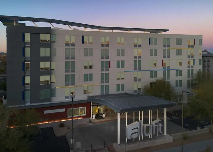 Pet Friendly hotel: Aloft Phoenix Airport