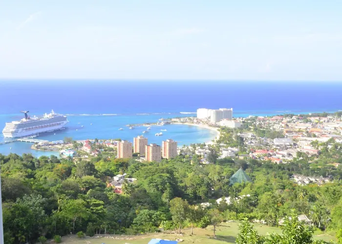 B&B only: Pink Rock Inn Bed And Breakfast