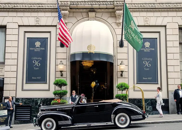 Beach hotel: Mayflower Park Hotel