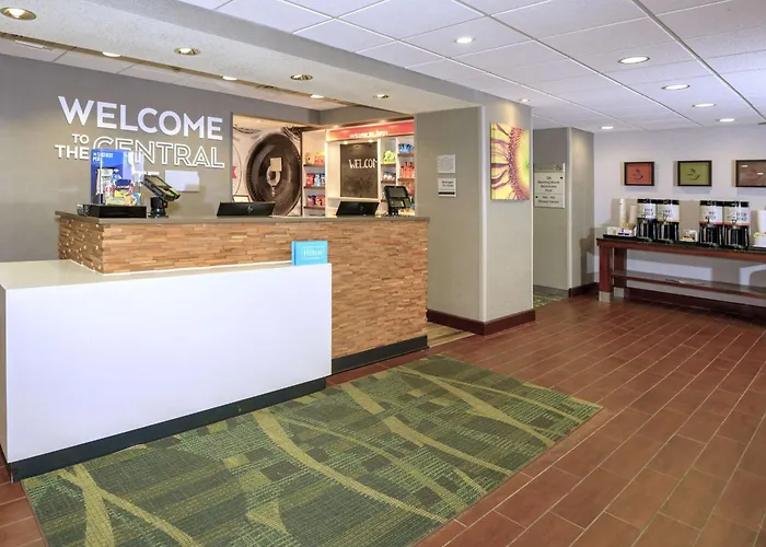 3 star hotel: Hampton Inn Hays-North Of I-70
