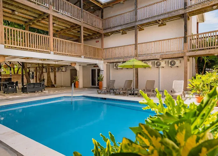 Luxury hotel only: Bananas On The Beach