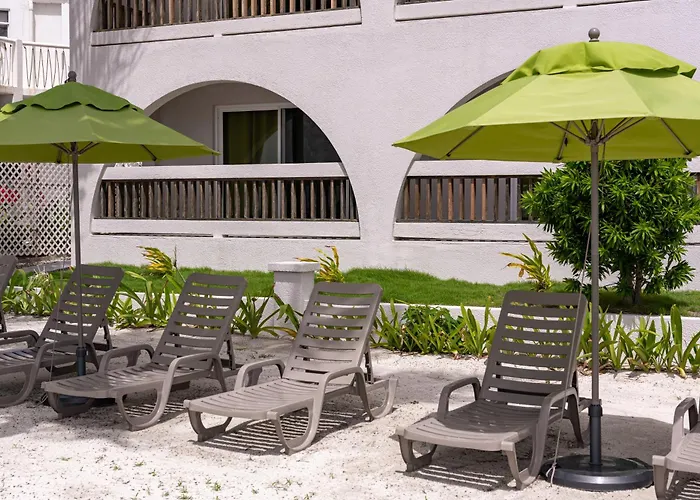 Luxury hotel only: Bananas On The Beach