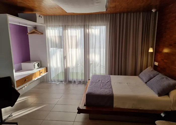 Hotel cerca del colegio: Apartamentos El Arrecife