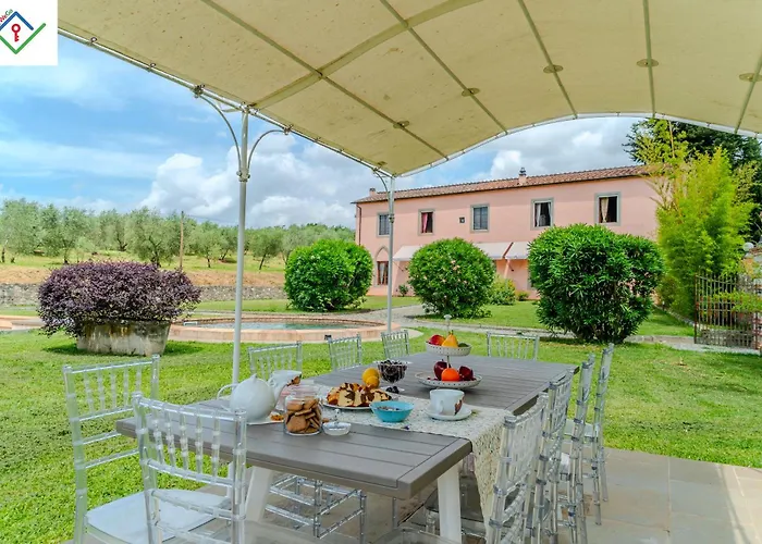La villa: Villa Orlando Lux con Piscine Private a Lucca by TuscanyWeGo