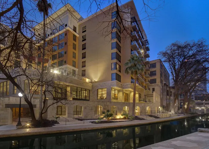 Hampton Inn & Suites On The San Antonio Riverwalk