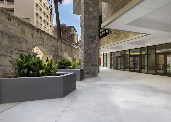 Hampton Inn & Suites On The San Antonio Riverwalk